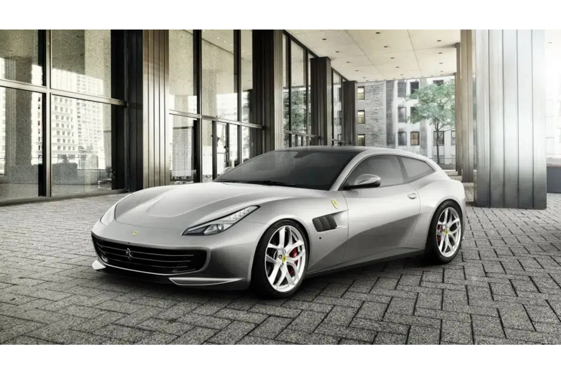 2017 Ferrari GTC4Lusso proposée par un concessionnaire spécialisé à Utrecht, Pays-Bas, photo principale