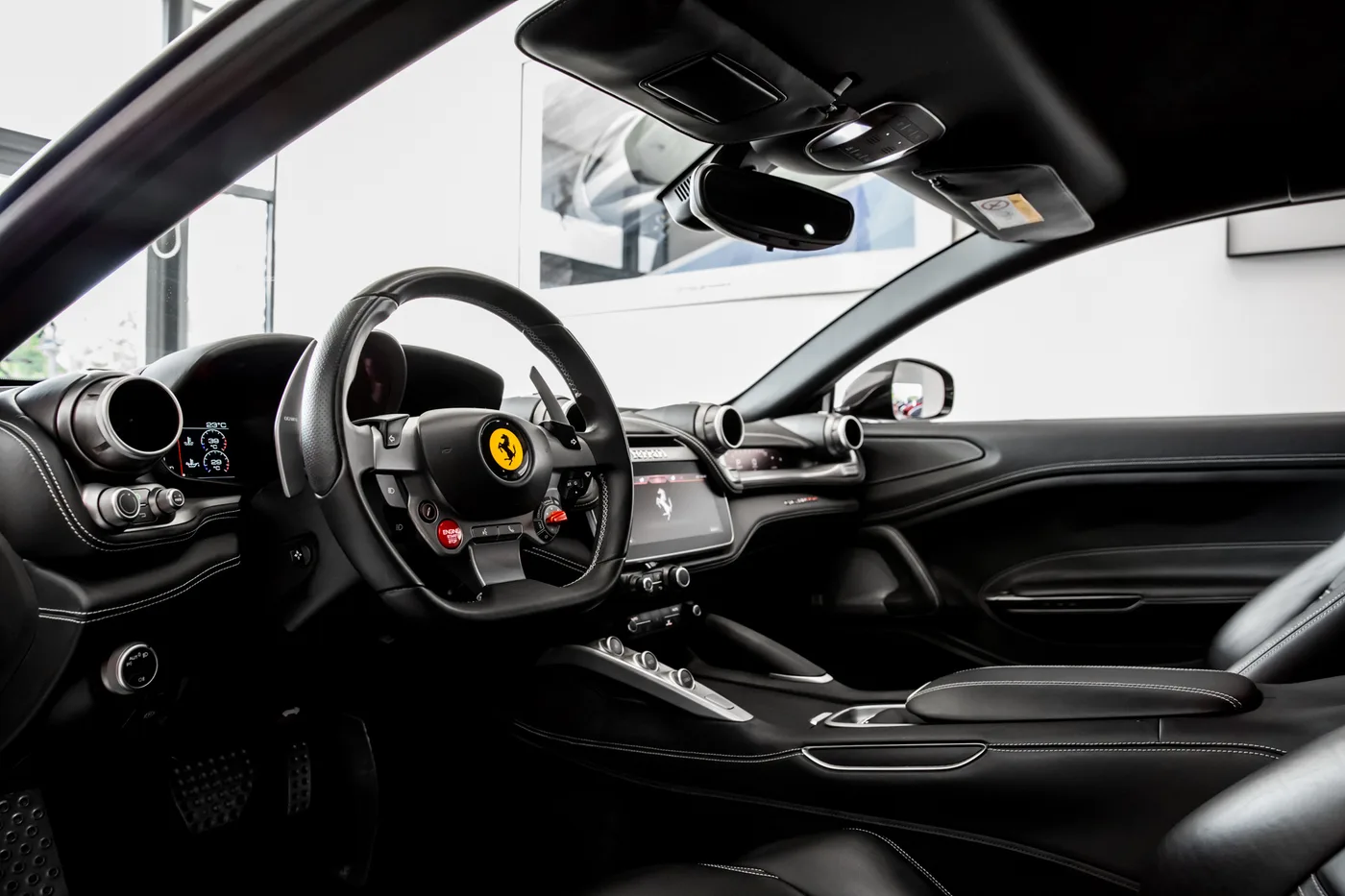 2017 Ferrari GTC4Lusso offered by a specialist dealer in Hengelo, Netherlands, photo 5 of 15