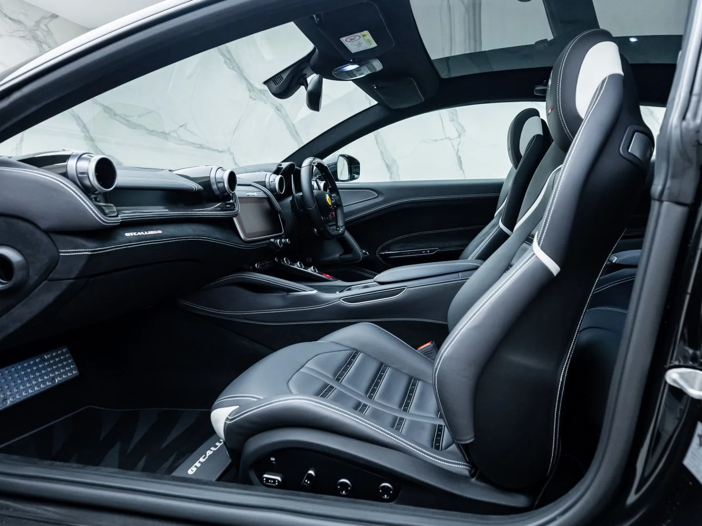 2017 Ferrari GTC4Lusso V12, 16/30