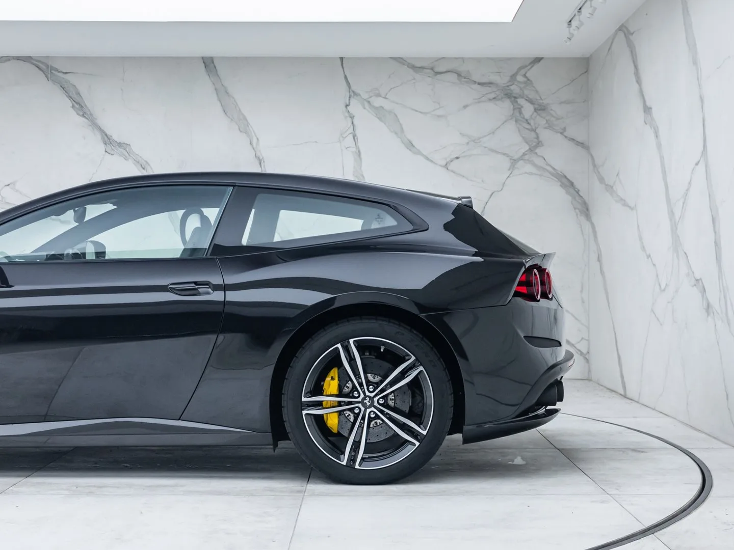 2017 Ferrari GTC4Lusso V12, 19/30