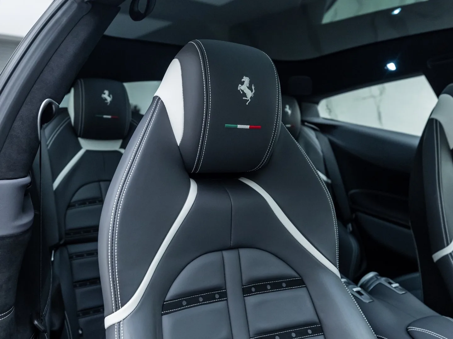2017 Ferrari GTC4Lusso V12, 28/30
