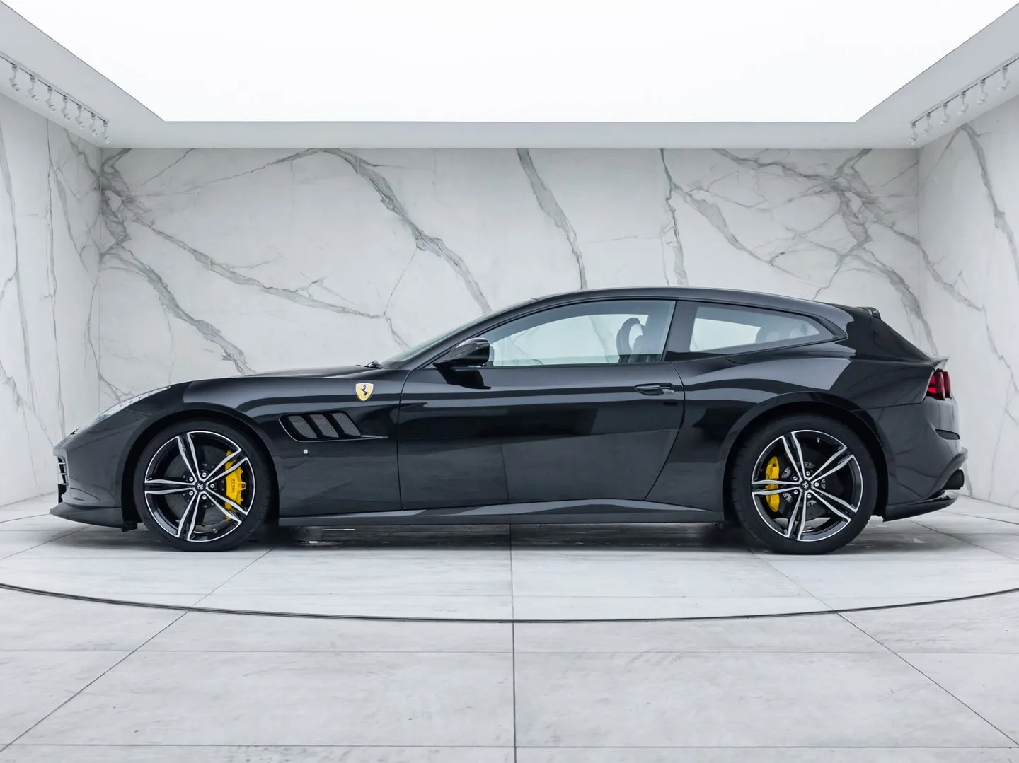 2017 Ferrari GTC4Lusso V12, 30/30