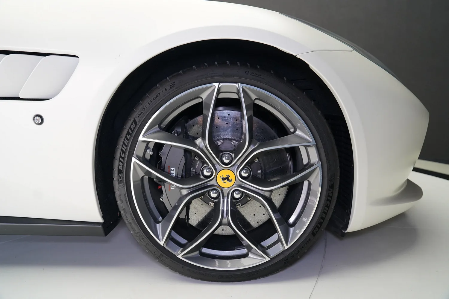 2017 Ferrari GTC4Lusso T, 14/14