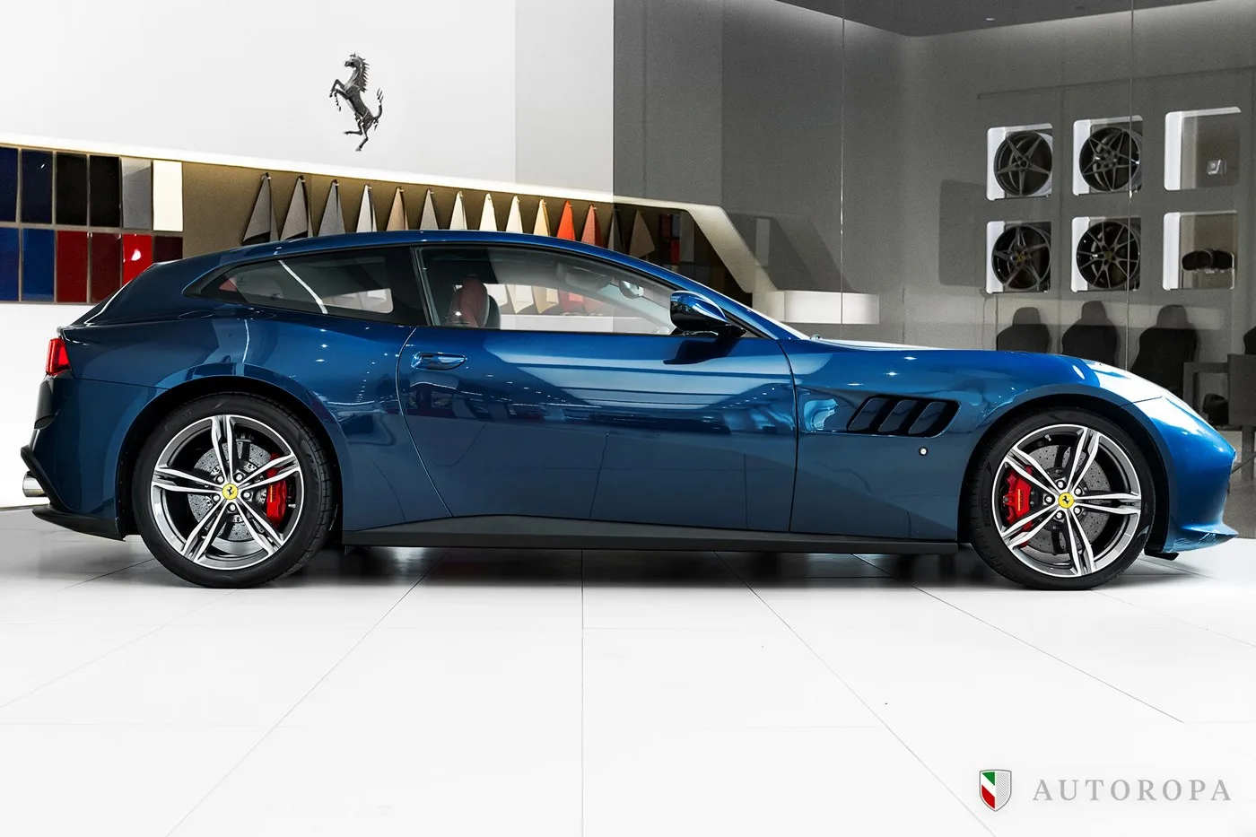 2017 Ferrari GTC4Lusso V12 offered by an official Ferrari and Maserati dealer in Arlöv, Sweden, photo 3 of 10