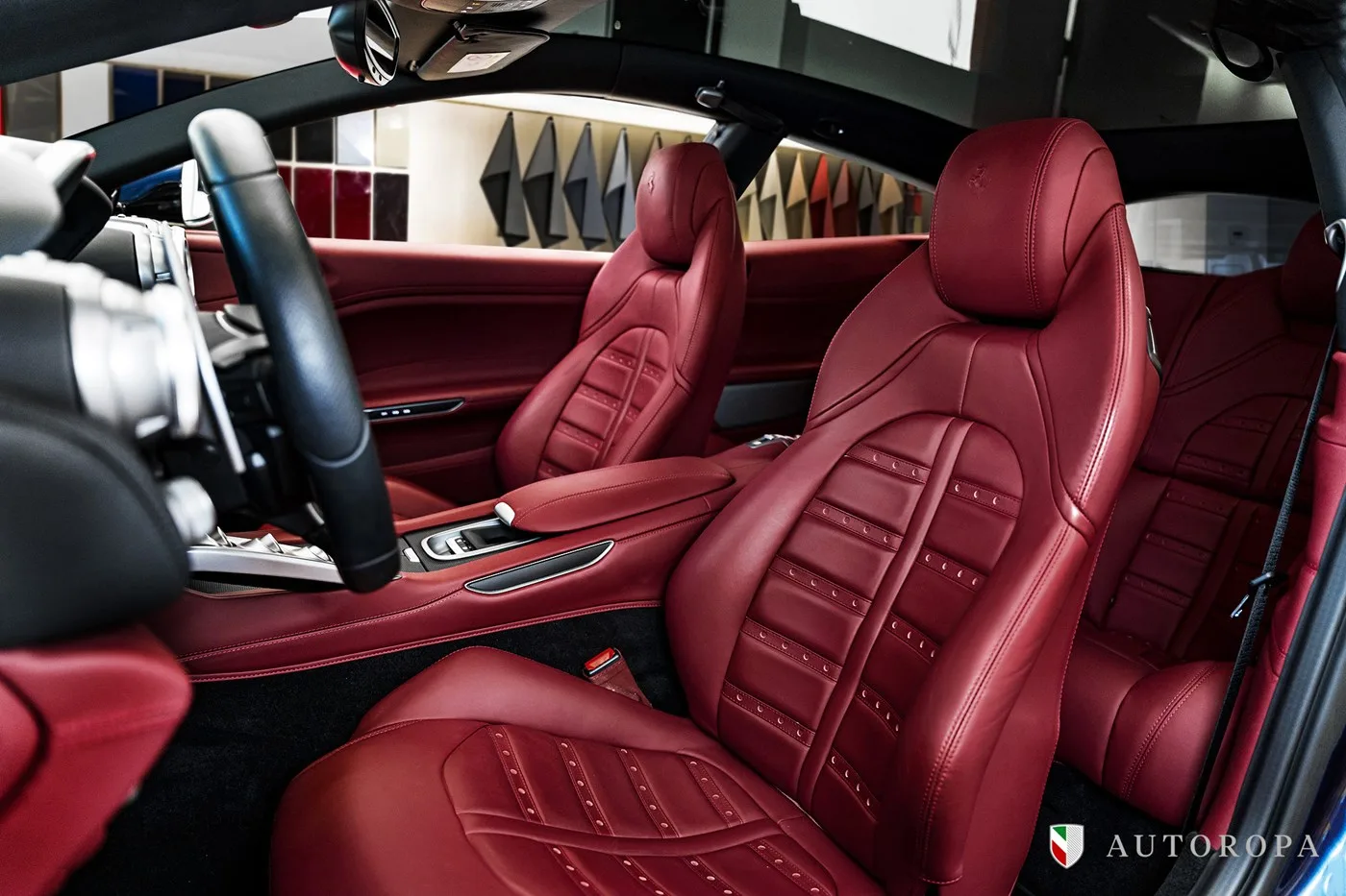 2017 Ferrari GTC4Lusso V12 offered by an official Ferrari and Maserati dealer in Arlöv, Sweden, photo 8 of 10