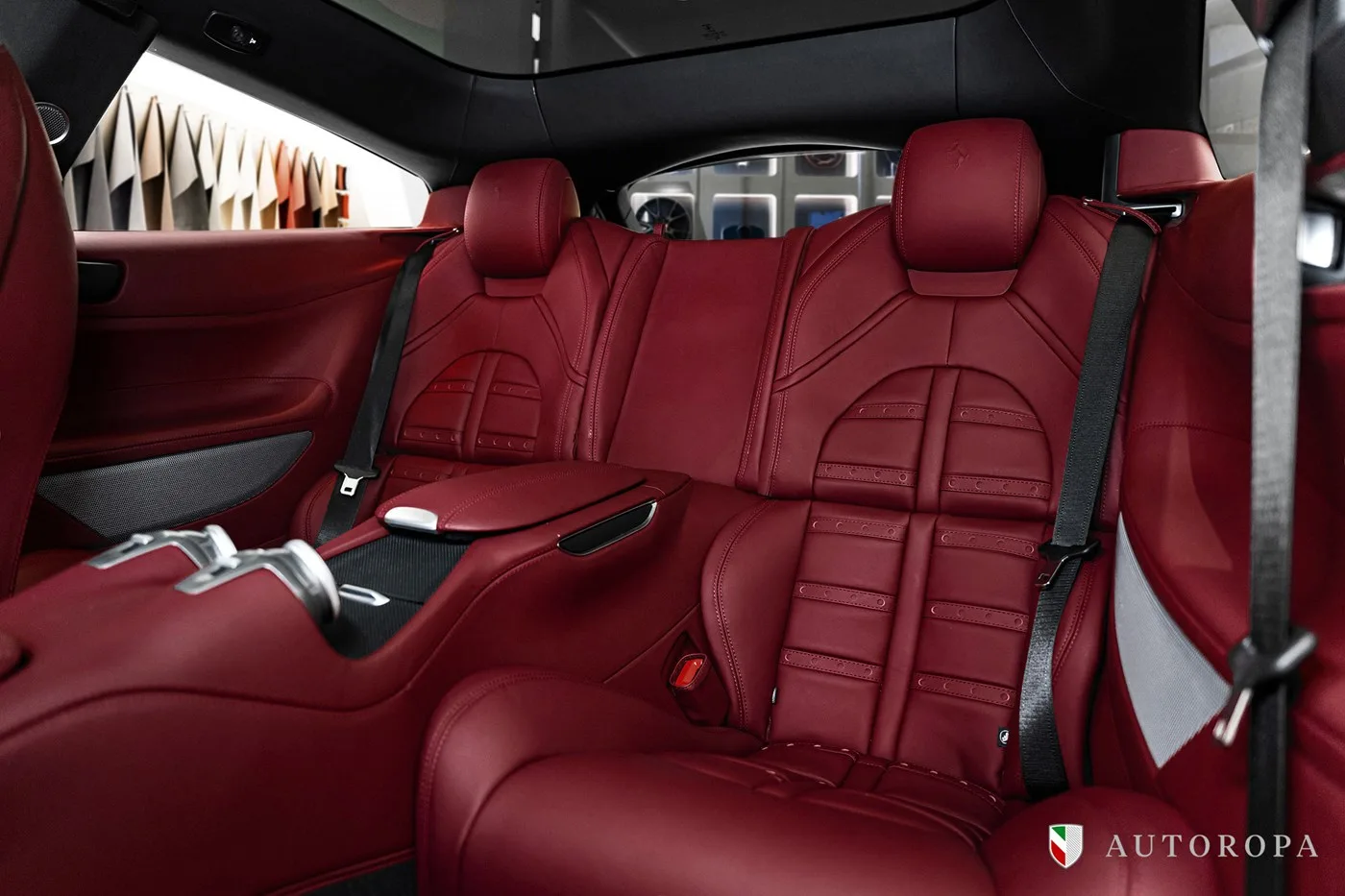 2017 Ferrari GTC4Lusso V12 offered by an official Ferrari and Maserati dealer in Arlöv, Sweden, photo 9 of 10