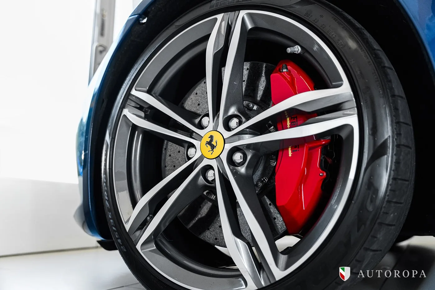 2017 Ferrari GTC4Lusso V12 offered by an official Ferrari and Maserati dealer in Arlöv, Sweden, photo 10 of 10