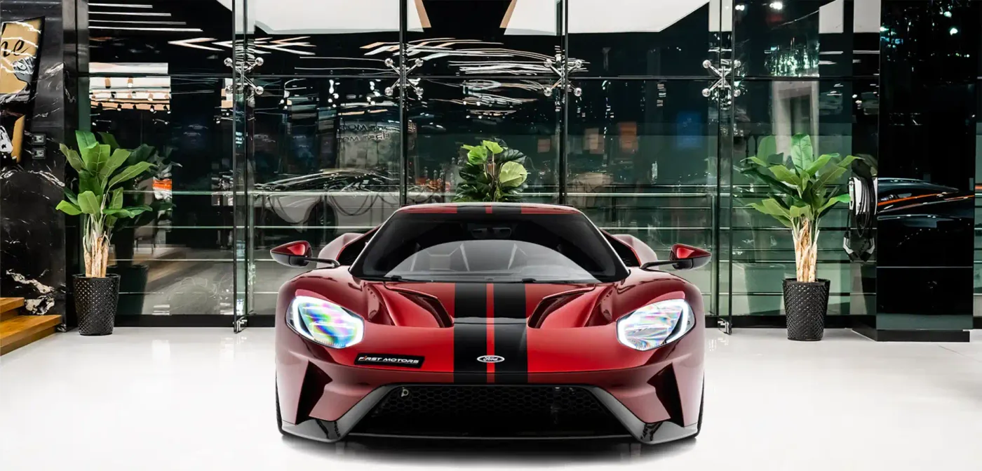2017 Ford GT proposée par un concessionnaire spécialisé à Dubai, Émirats arabes unis, vue extérieure 3