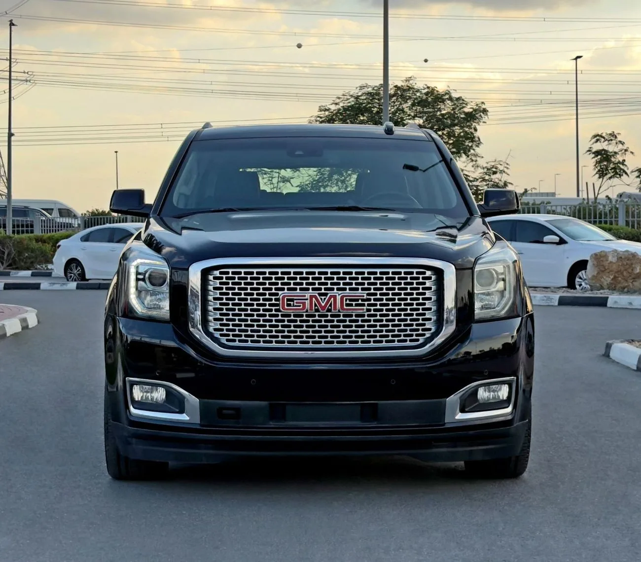 2017 GMC Yukon Denali Cool Box/hf Tailgate angeboten von einem Fachhändler in Dubai, Vereinigte Arabische Emirate, Foto 2 von 14