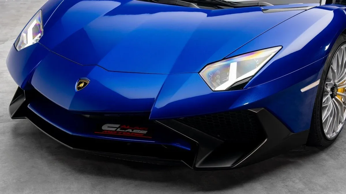 2017 Lamborghini Aventador SV Roadster LP 750-4 proposée par un concessionnaire spécialisé à Dubai, Émirats arabes unis, photo 7 sur 25