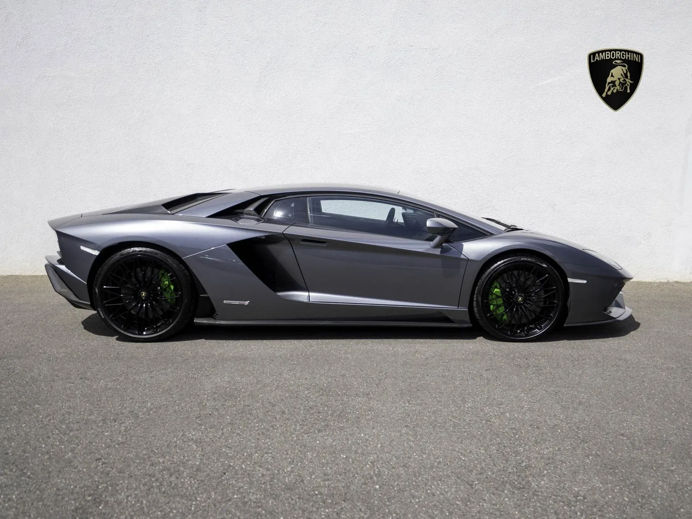2017 Lamborghini Aventador S angeboten von einem Fachhändler in Singen, Deutschland, Foto 2 von 15