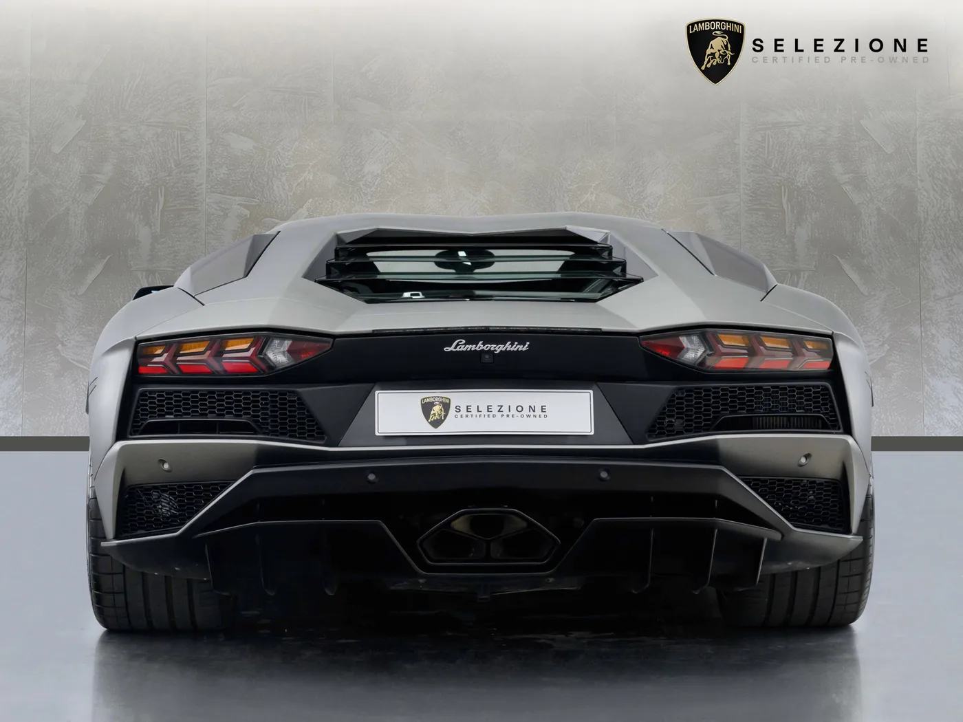 2017 Lamborghini Aventador S proposée par un groupe de concessions agréées à Hatfield, Royaume-Uni, photo 4 sur 20
