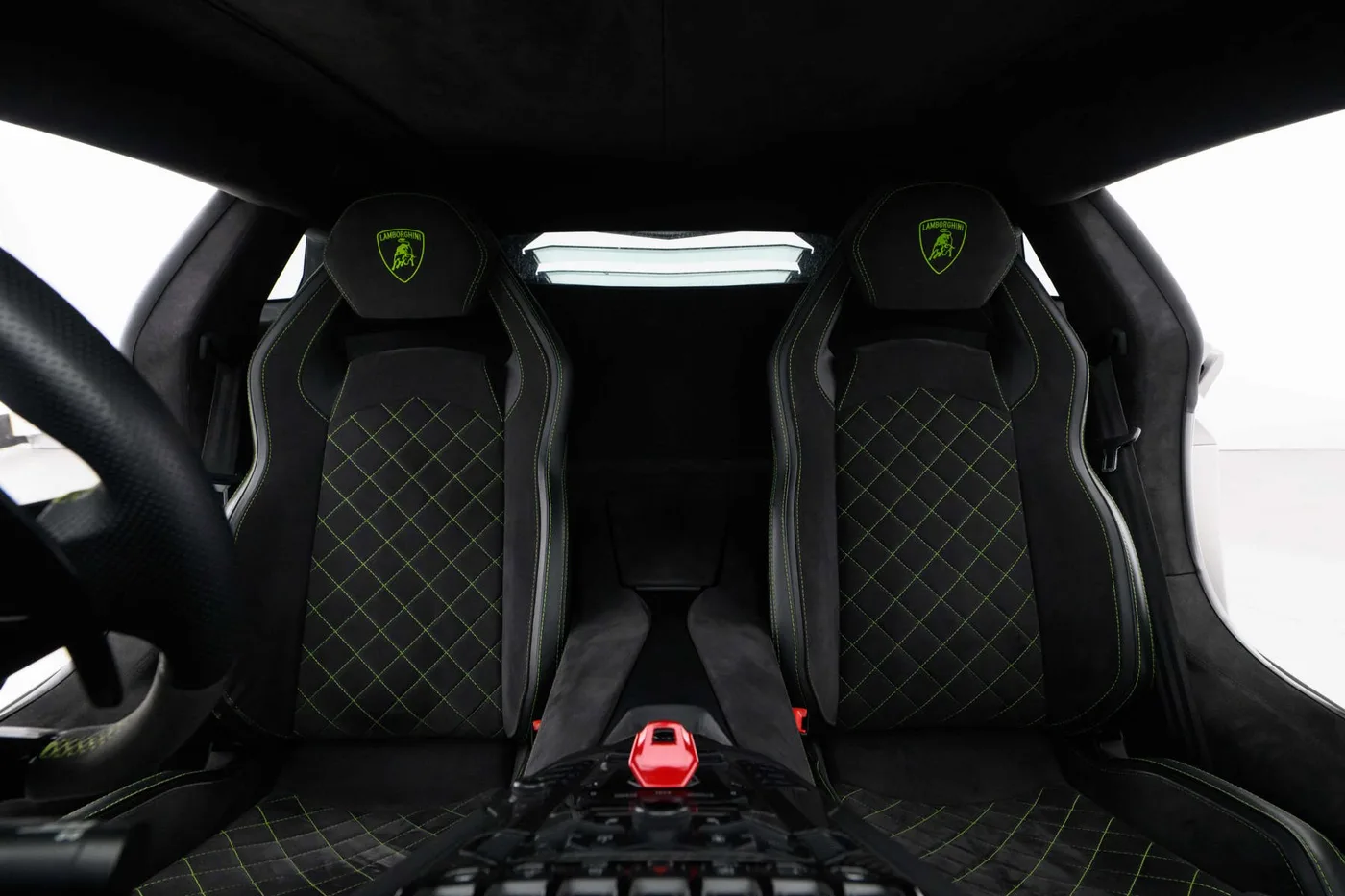 2017 Lamborghini Aventador S proposée par un groupe de concessions agréées à Hatfield, Royaume-Uni, photo 7 sur 20