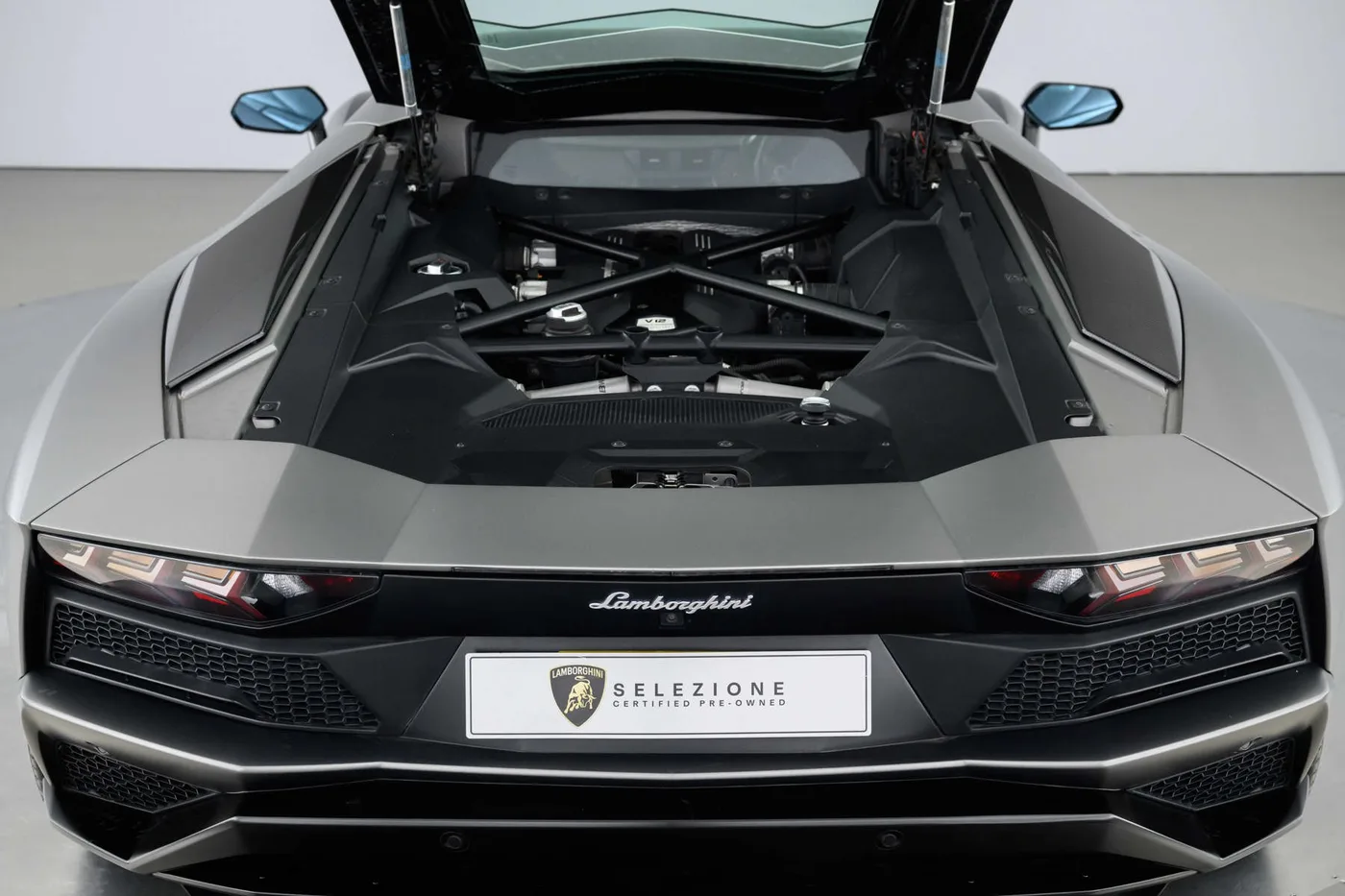 2017 Lamborghini Aventador S proposée par un groupe de concessions agréées à Hatfield, Royaume-Uni, photo 10 sur 20