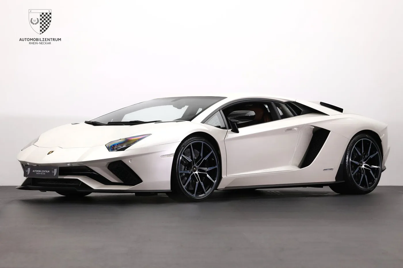 2017 Lamborghini Aventador S angeboten von einem Supersportwagenhändler in Viernheim, Deutschland, Foto 3 von 25