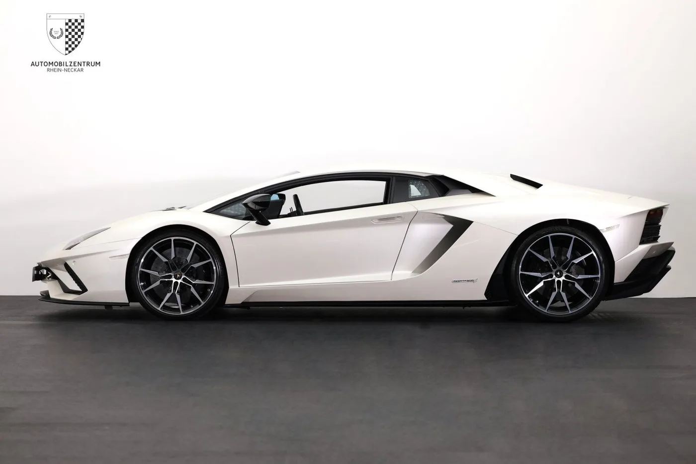 2017 Lamborghini Aventador S angeboten von einem Supersportwagenhändler in Viernheim, Deutschland, Foto 4 von 25