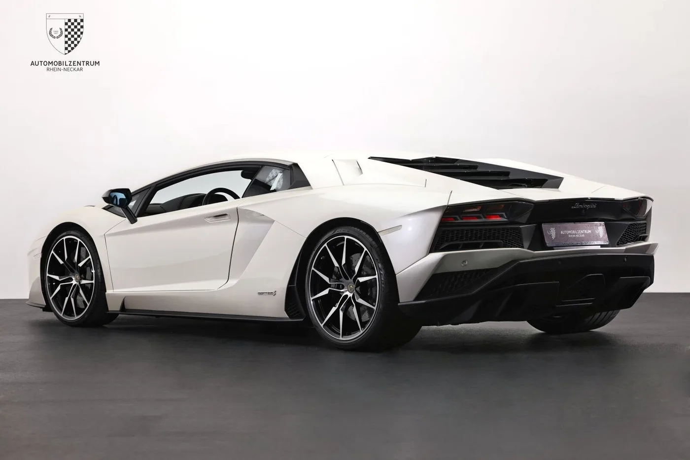 2017 Lamborghini Aventador S angeboten von einem Supersportwagenhändler in Viernheim, Deutschland, Foto 5 von 25