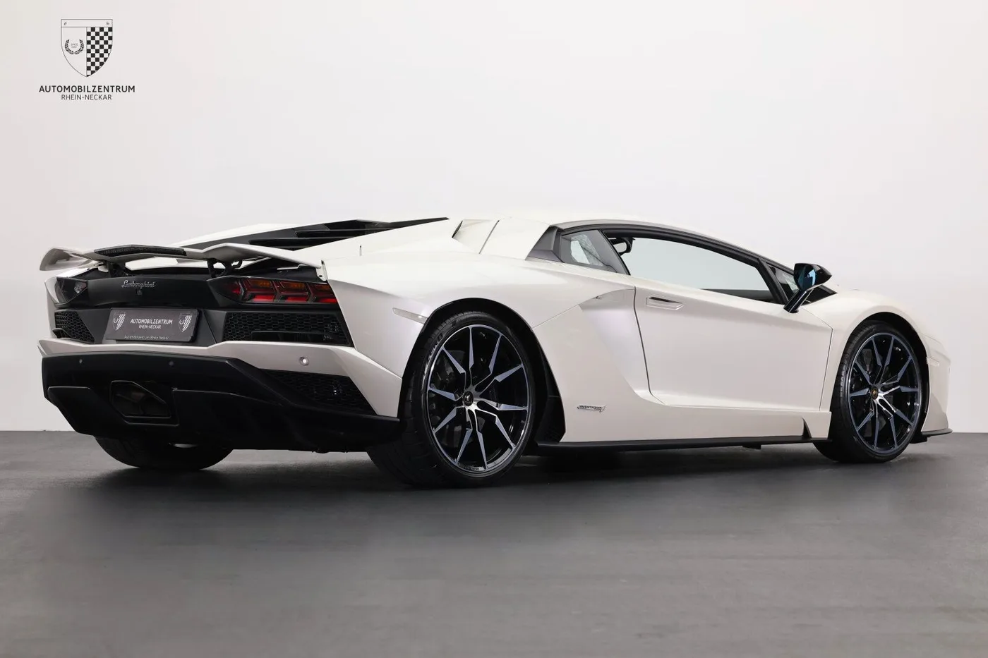 2017 Lamborghini Aventador S angeboten von einem Supersportwagenhändler in Viernheim, Deutschland, Foto 7 von 25