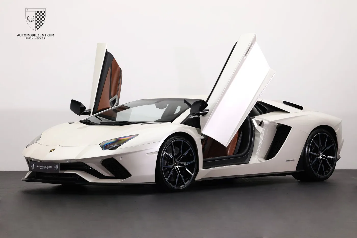 2017 Lamborghini Aventador S angeboten von einem Supersportwagenhändler in Viernheim, Deutschland, Foto 9 von 25