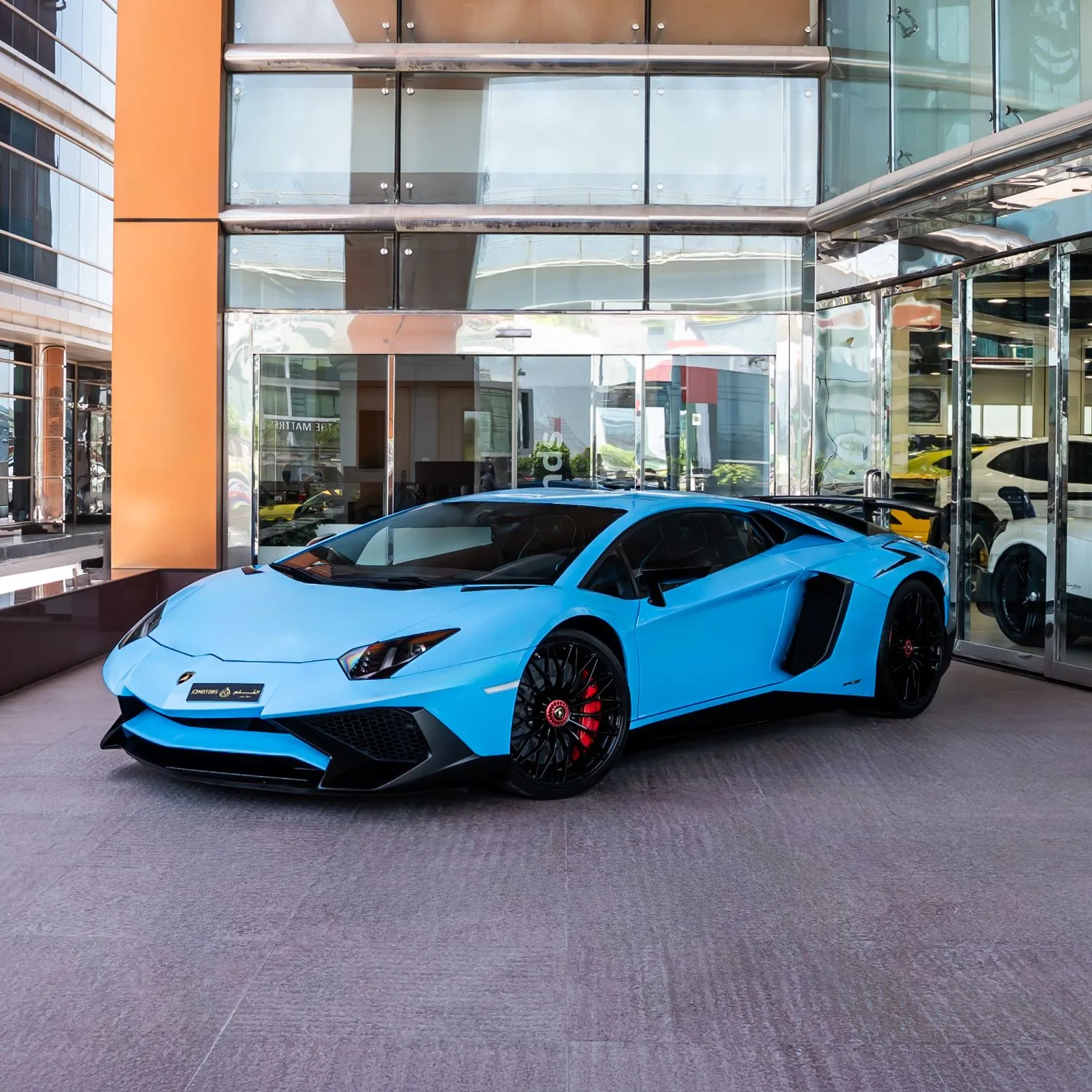 2017 Lamborghini Aventador SV proposée par un concessionnaire spécialisé à Dubai, Émirats arabes unis, photo principale
