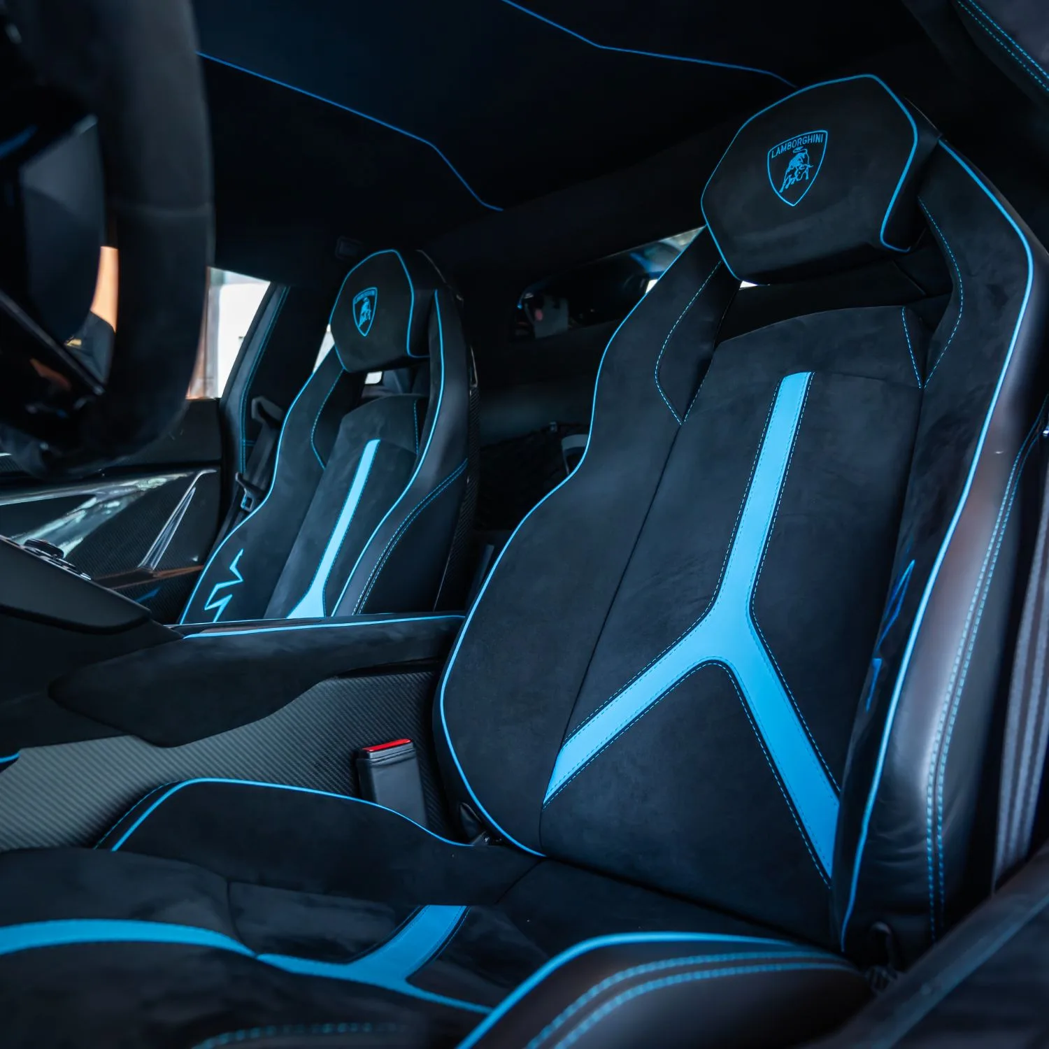 2017 Lamborghini Aventador SV proposée par un concessionnaire spécialisé à Dubai, Émirats arabes unis, photo 5 sur 27