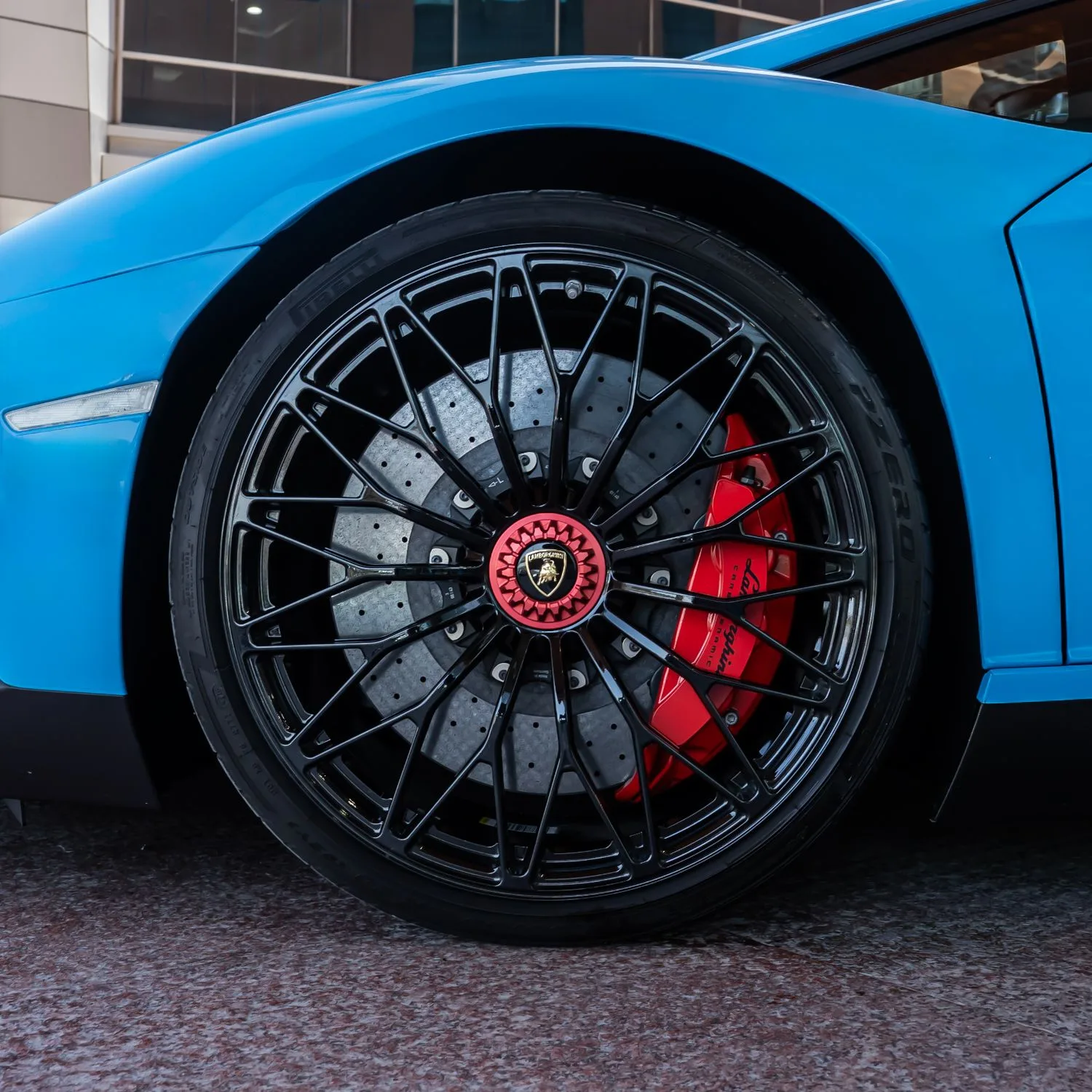2017 Lamborghini Aventador SV proposée par un concessionnaire spécialisé à Dubai, Émirats arabes unis, photo 11 sur 27