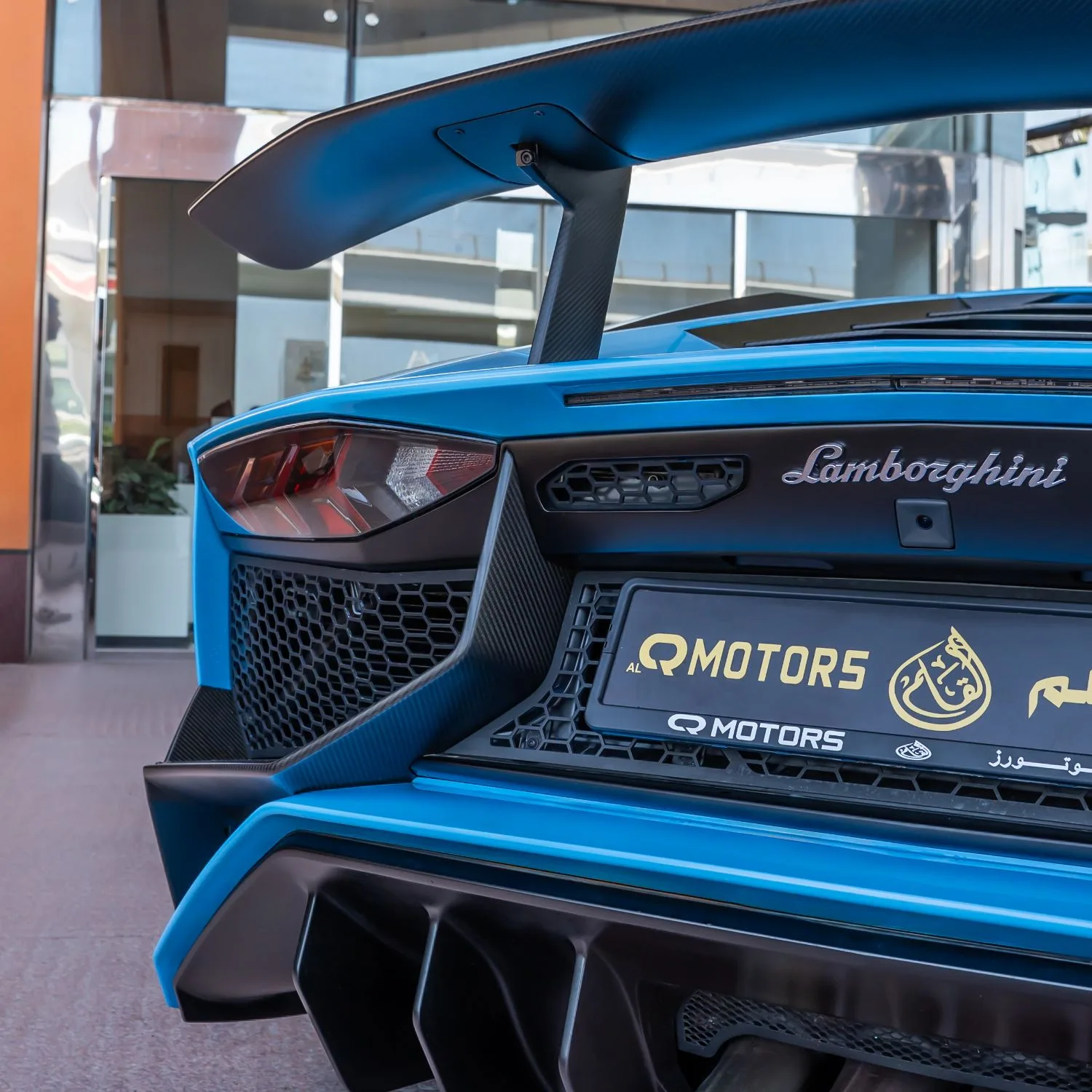 2017 Lamborghini Aventador SV proposée par un concessionnaire spécialisé à Dubai, Émirats arabes unis, photo 12 sur 27