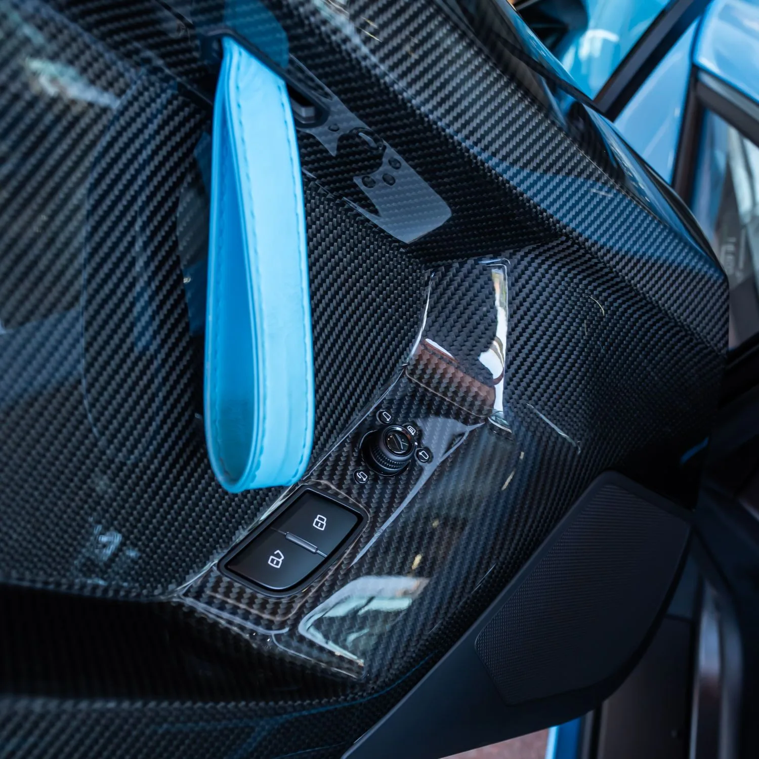 2017 Lamborghini Aventador SV proposée par un concessionnaire spécialisé à Dubai, Émirats arabes unis, photo 13 sur 27