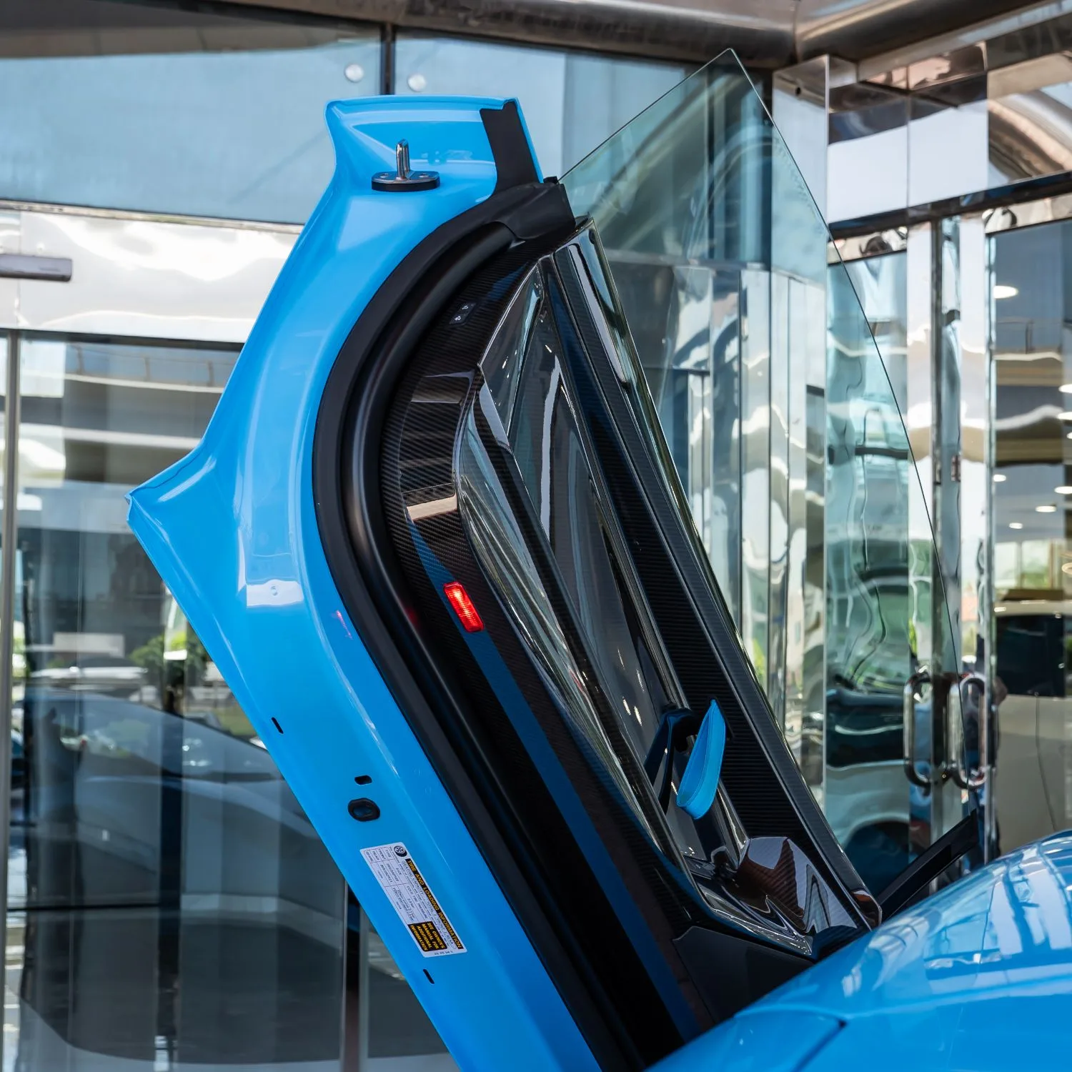 2017 Lamborghini Aventador SV proposée par un concessionnaire spécialisé à Dubai, Émirats arabes unis, photo 19 sur 27