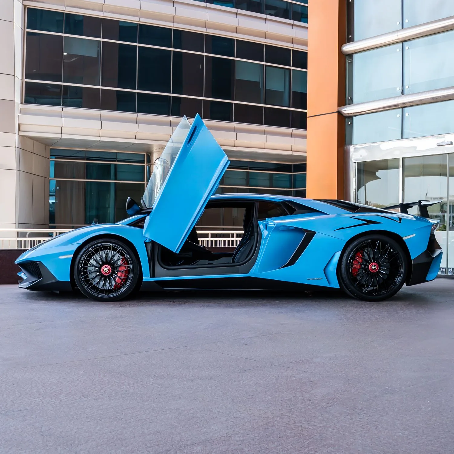 2017 Lamborghini Aventador SV proposée par un concessionnaire spécialisé à Dubai, Émirats arabes unis, photo 22 sur 27