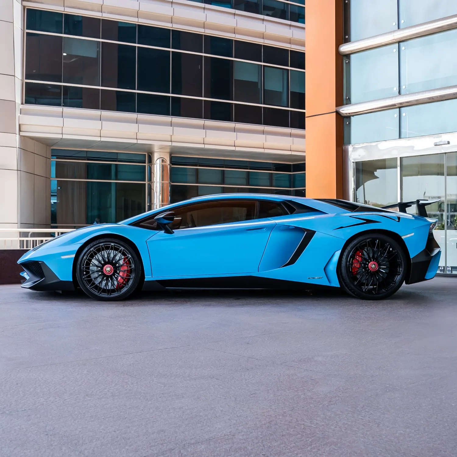 2017 Lamborghini Aventador SV proposée par un concessionnaire spécialisé à Dubai, Émirats arabes unis, photo 25 sur 27