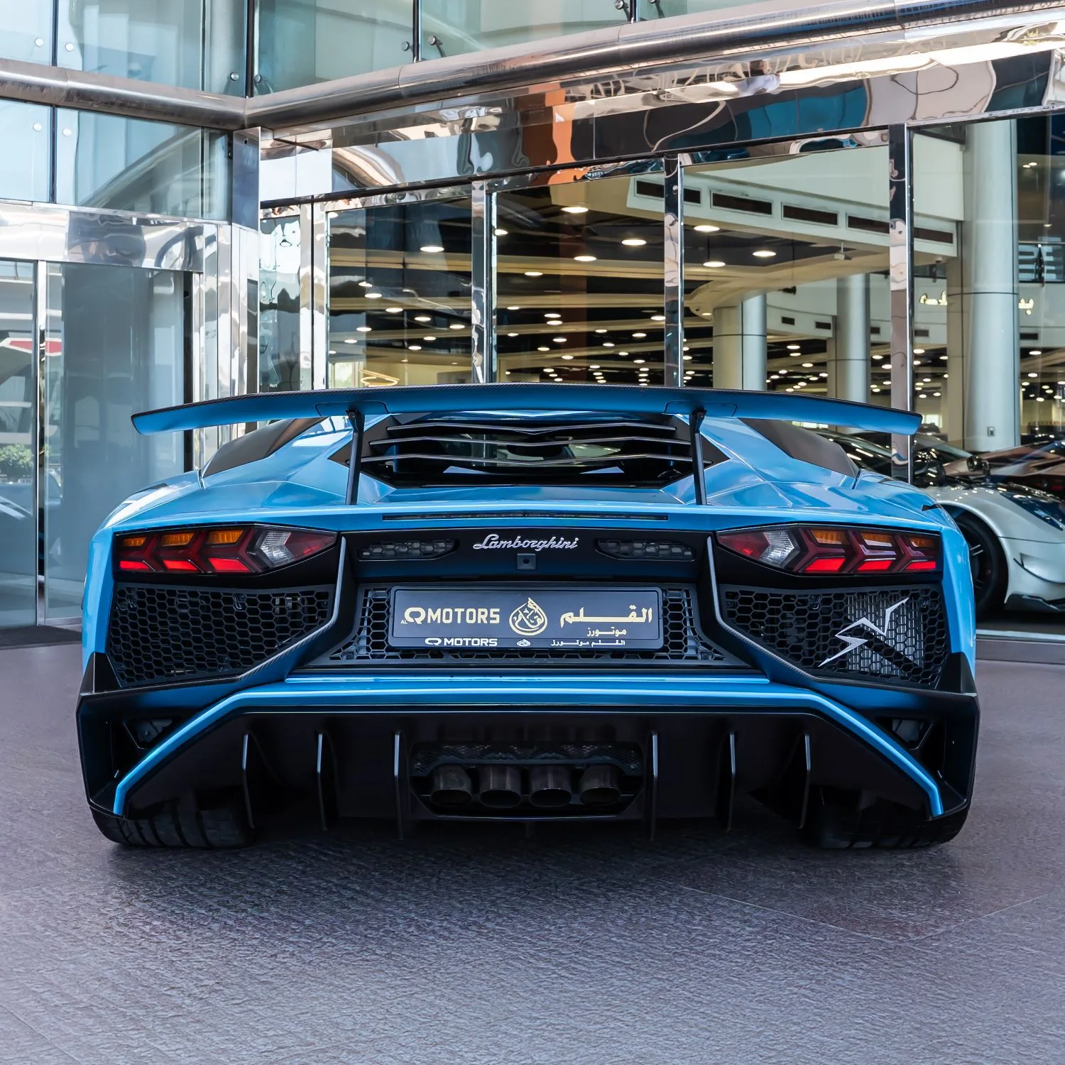 2017 Lamborghini Aventador SV proposée par un concessionnaire spécialisé à Dubai, Émirats arabes unis, photo 27 sur 27