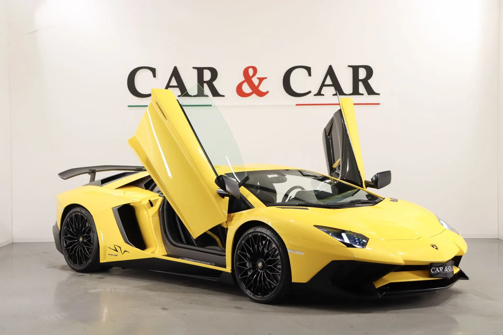 2017 Lamborghini Aventador SV LP 750-4 offered by a supercar dealer in Zibido San Giacomo, Italy, main photo