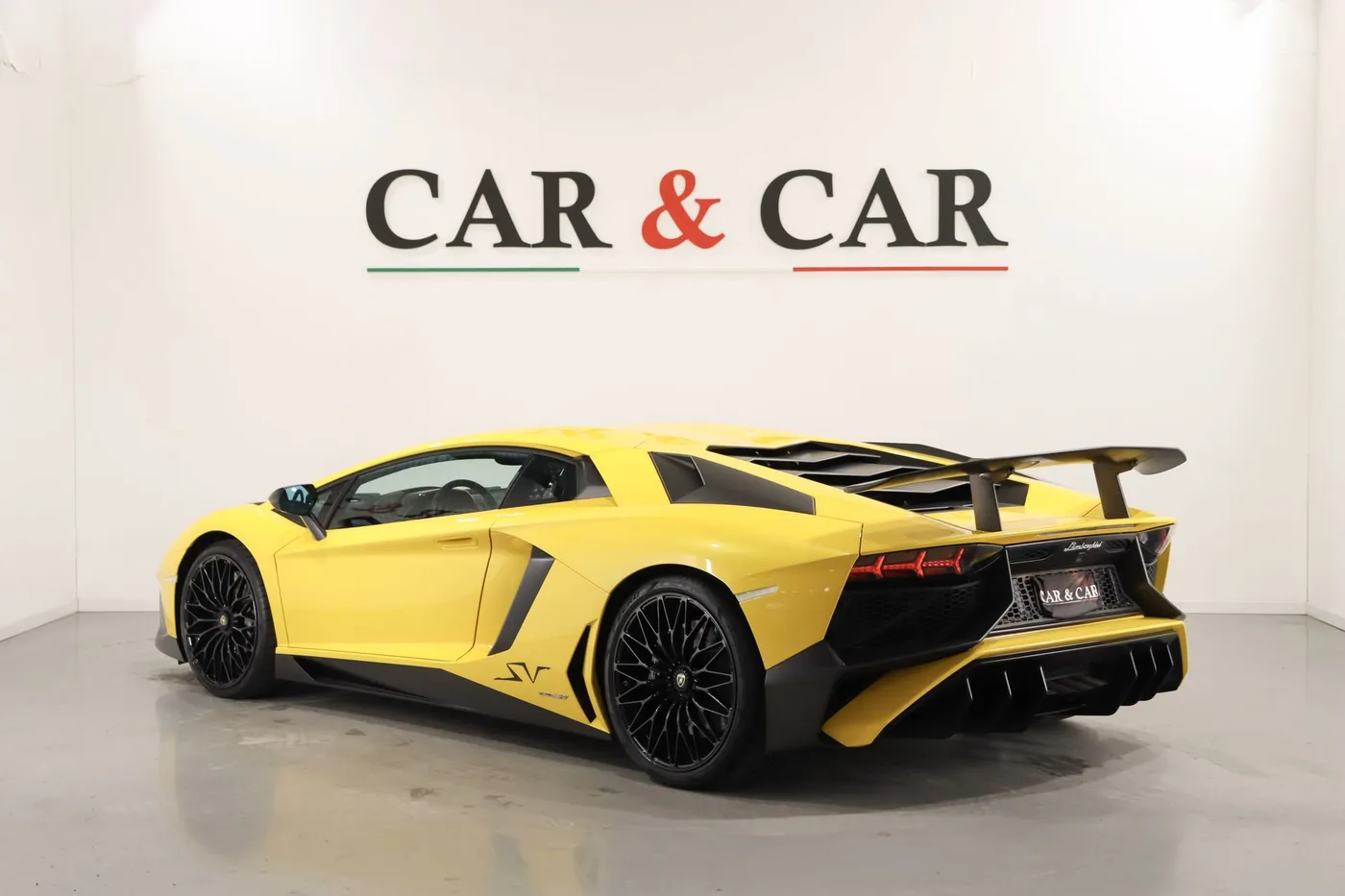 2017 Lamborghini Aventador SV LP 750-4 angeboten von einem Supersportwagenhändler in Zibido San Giacomo, Italien, Foto 2 von 25