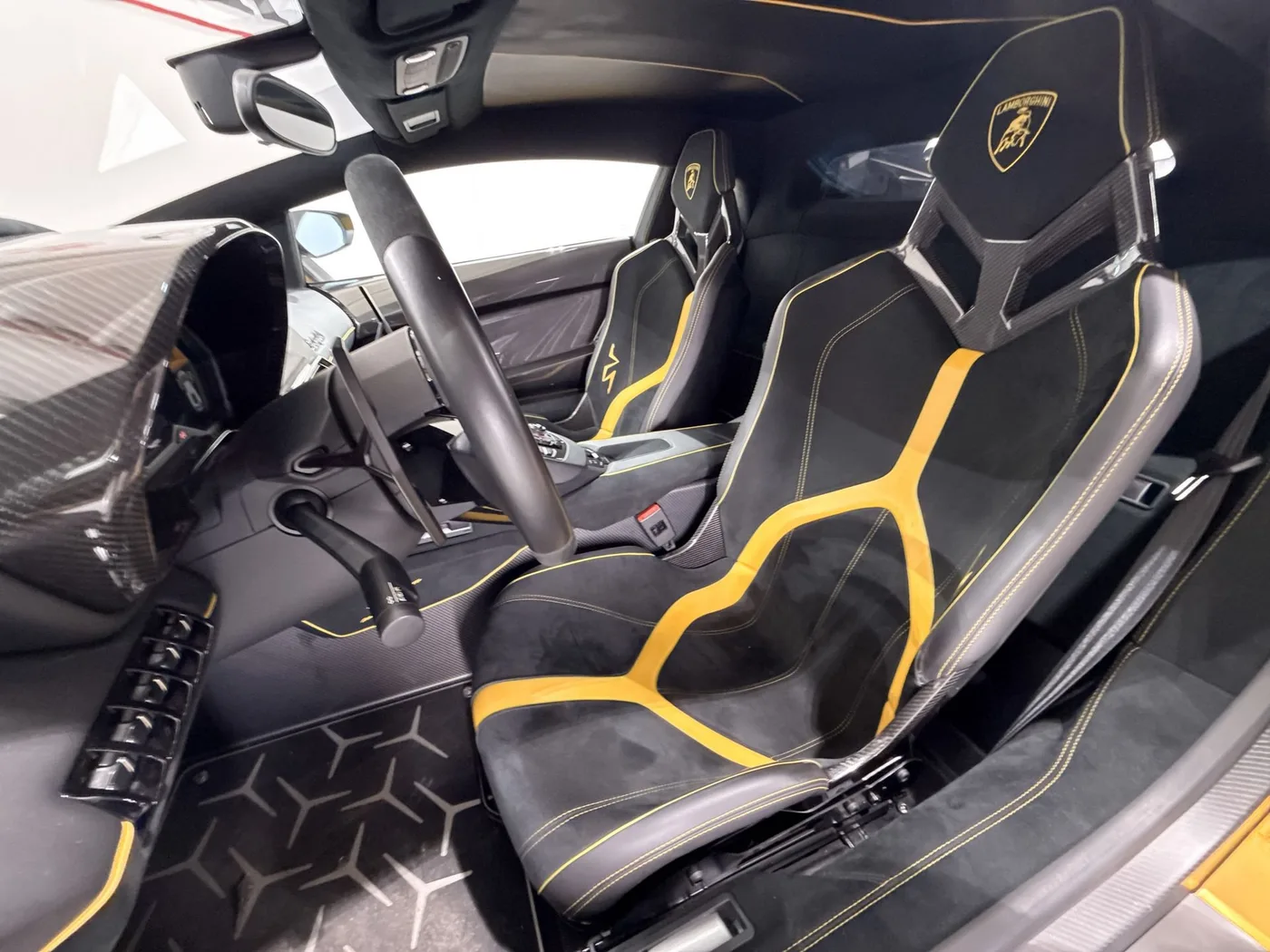 2017 Lamborghini Aventador SV LP 750-4 angeboten von einem Supersportwagenhändler in Zibido San Giacomo, Italien, Foto 10 von 25