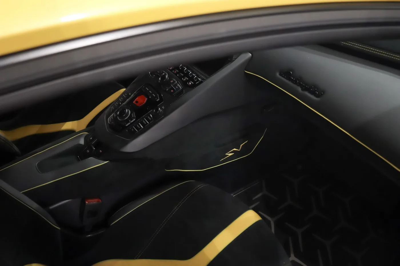 2017 Lamborghini Aventador SV LP 750-4 angeboten von einem Supersportwagenhändler in Zibido San Giacomo, Italien, Foto 20 von 25