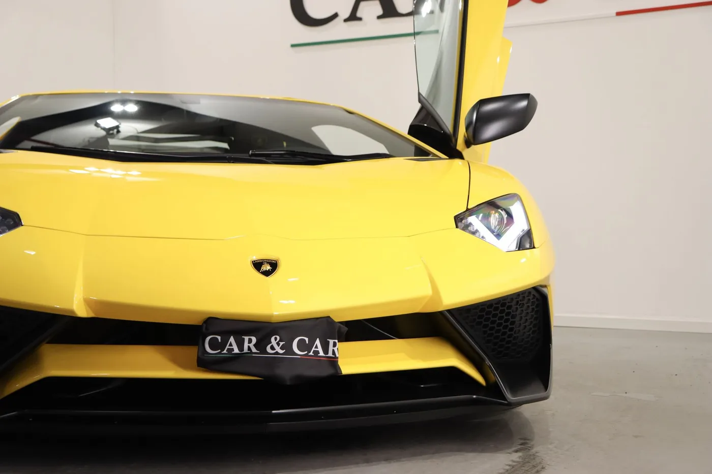 2017 Lamborghini Aventador SV LP 750-4 angeboten von einem Supersportwagenhändler in Zibido San Giacomo, Italien, Foto 22 von 25
