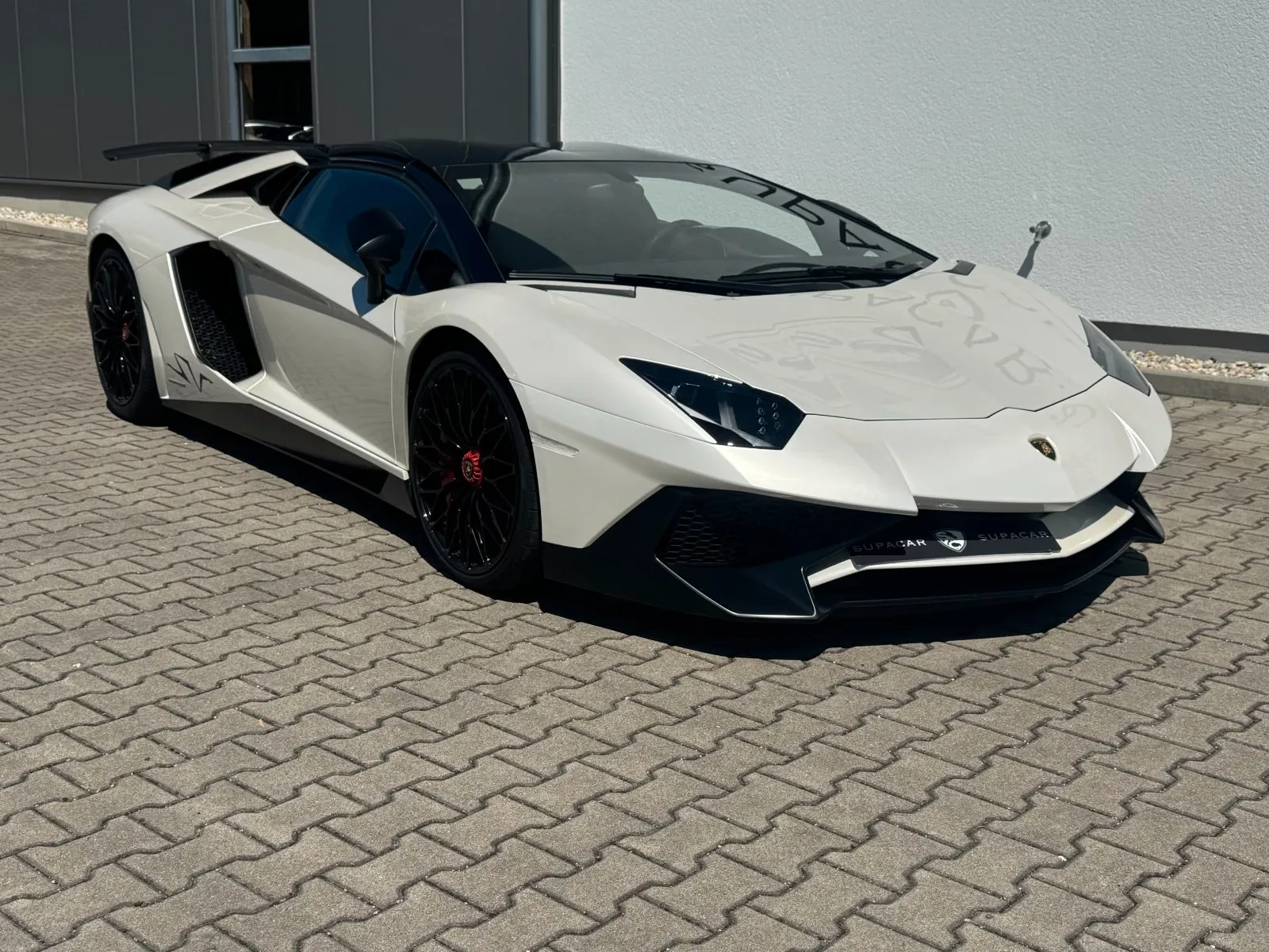 2017 Lamborghini Aventador SV Roadster angeboten von einem Fachhändler in Kranzberg, Deutschland, Hauptfoto