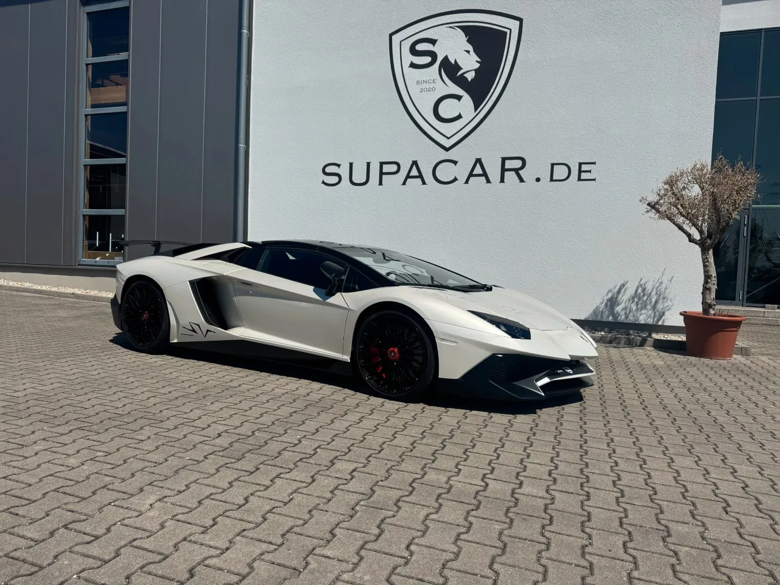 2017 Lamborghini Aventador SV Roadster, 2/30