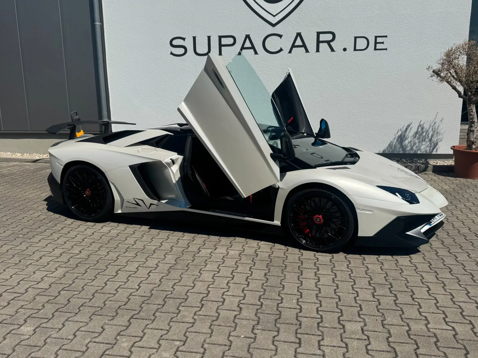 2017 Lamborghini Aventador SV Roadster, 3/30