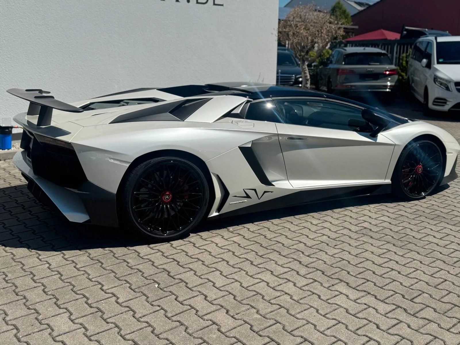 2017 Lamborghini Aventador SV Roadster, 15/30