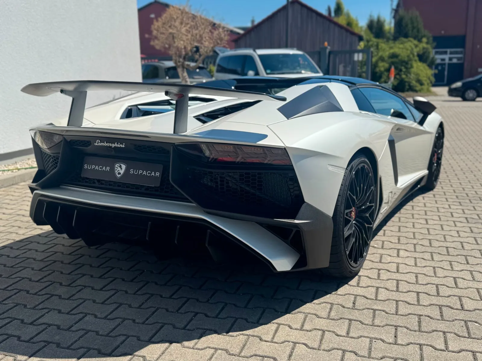 2017 Lamborghini Aventador SV Roadster, 21/30