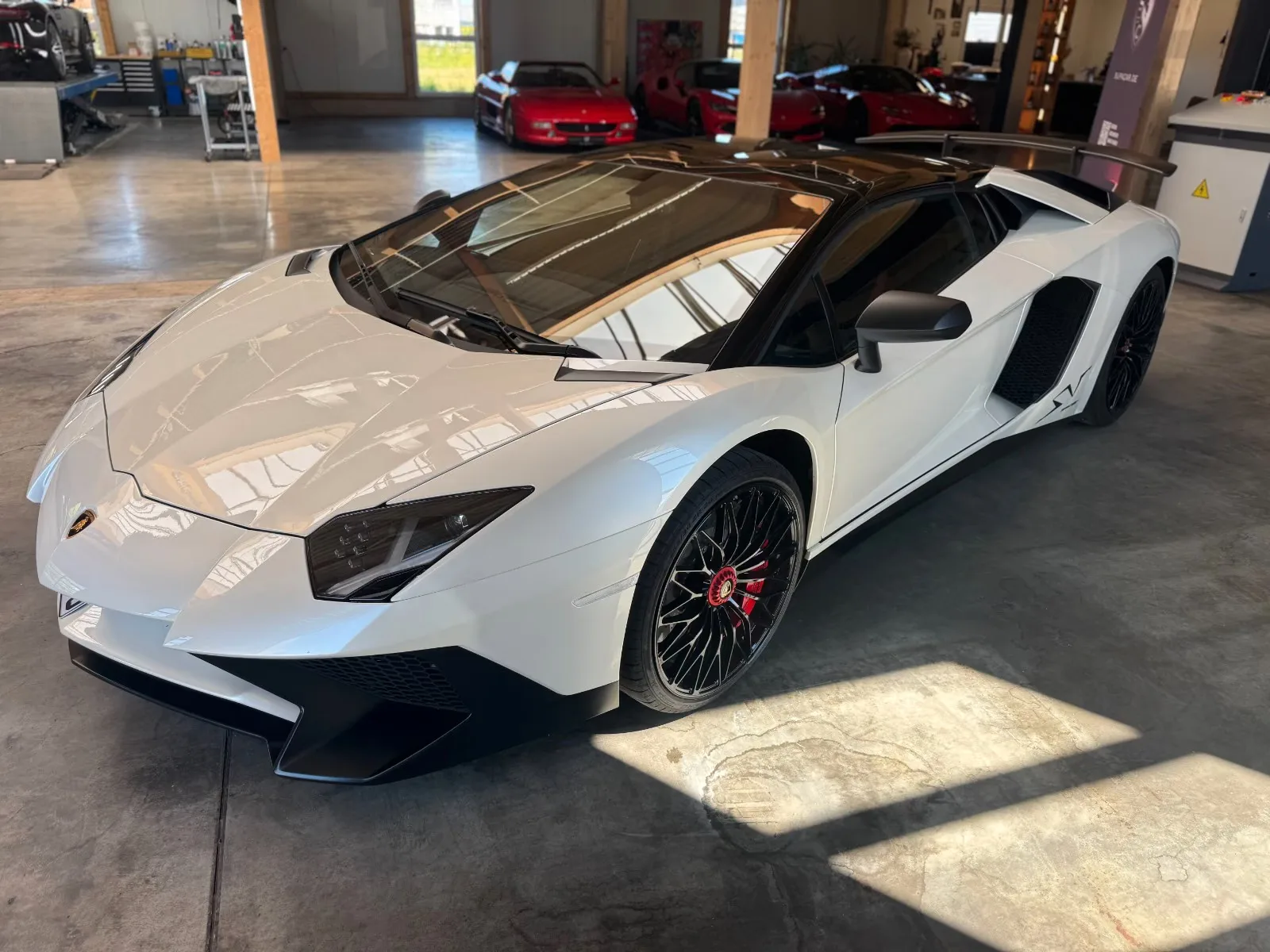 2017 Lamborghini Aventador SV Roadster, 22/30
