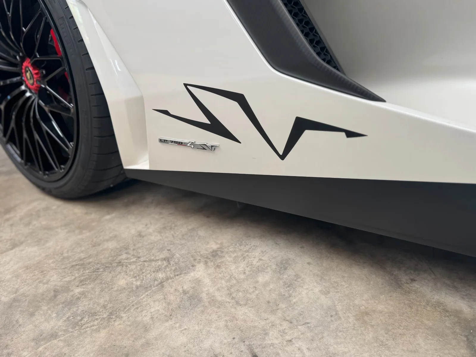 2017 Lamborghini Aventador SV Roadster, 23/30
