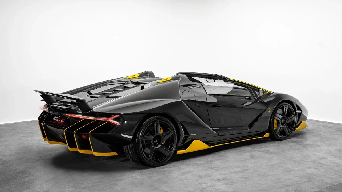 2017 Lamborghini Centenario Roadster LP 770-4 angeboten von einem Fachhändler in Dubai, Vereinigte Arabische Emirate, Foto 3 von 25