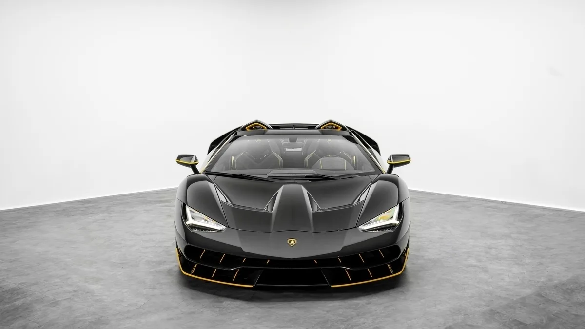 2017 Lamborghini Centenario Roadster LP 770-4 angeboten von einem Fachhändler in Dubai, Vereinigte Arabische Emirate, Foto 4 von 25
