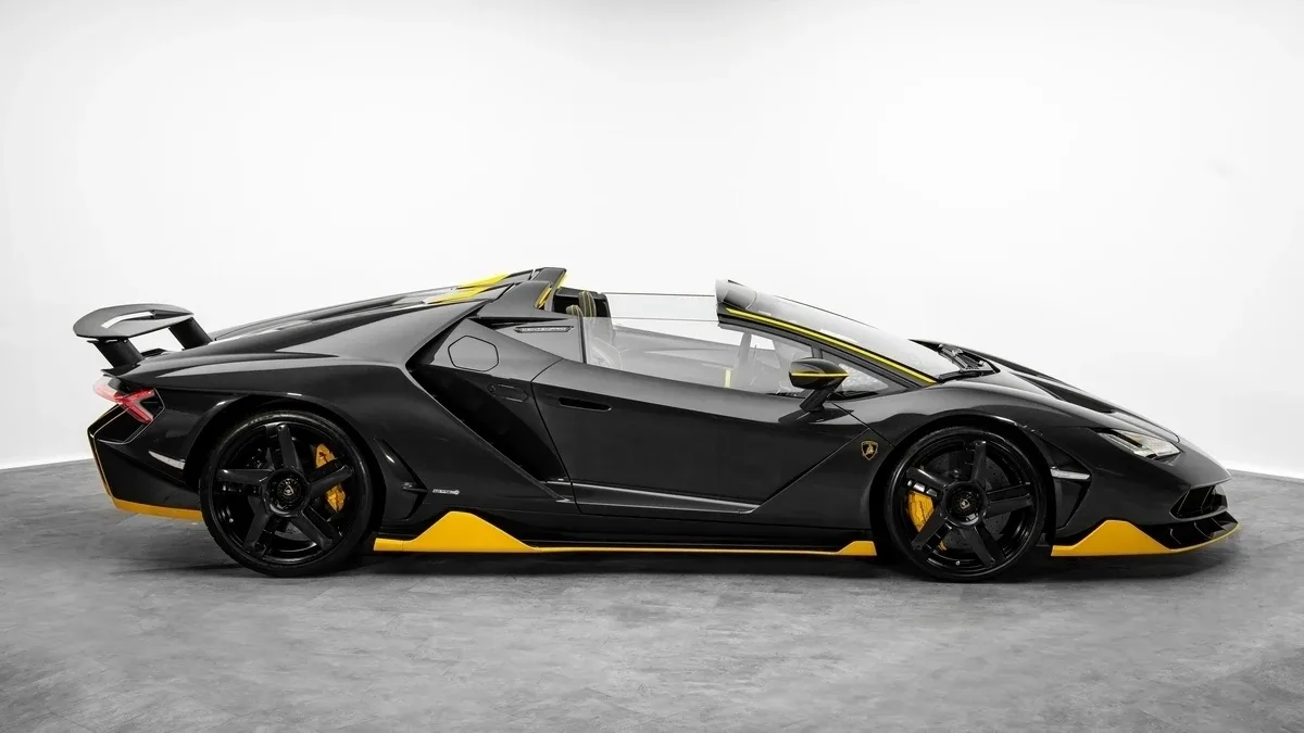 2017 Lamborghini Centenario Roadster LP 770-4 angeboten von einem Fachhändler in Dubai, Vereinigte Arabische Emirate, Foto 5 von 25