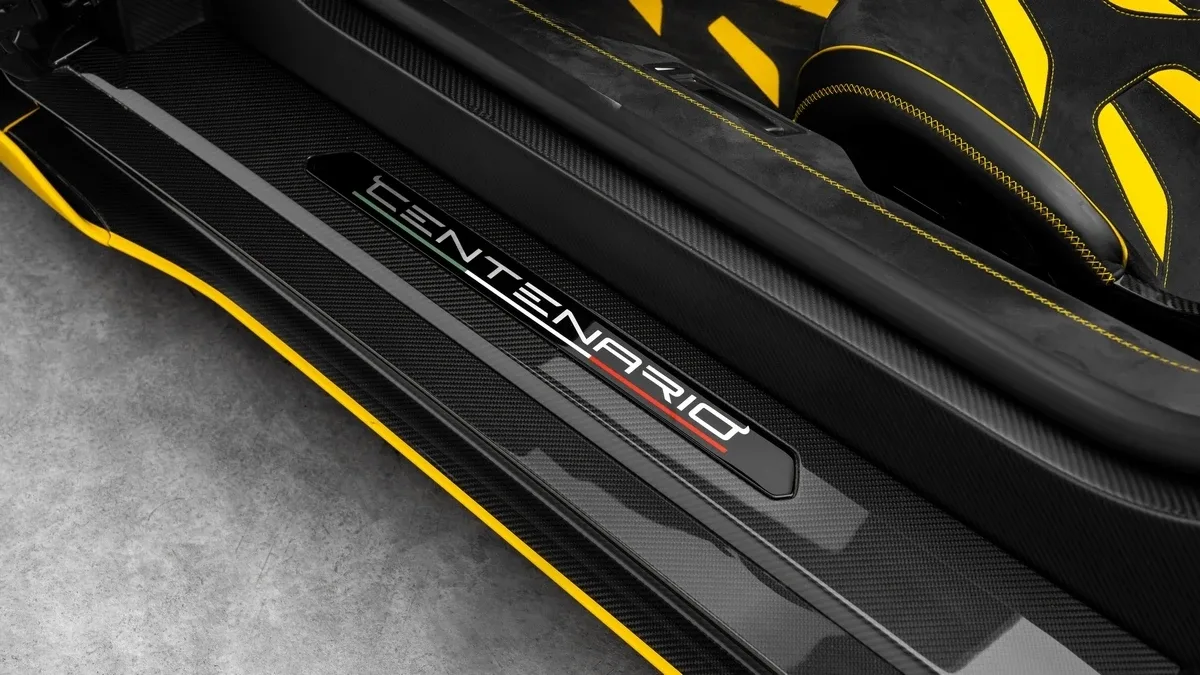 2017 Lamborghini Centenario Roadster LP 770-4 angeboten von einem Fachhändler in Dubai, Vereinigte Arabische Emirate, Foto 10 von 25