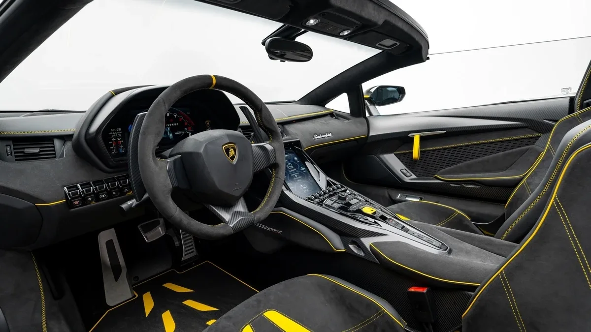 2017 Lamborghini Centenario Roadster LP 770-4 angeboten von einem Fachhändler in Dubai, Vereinigte Arabische Emirate, Foto 11 von 25