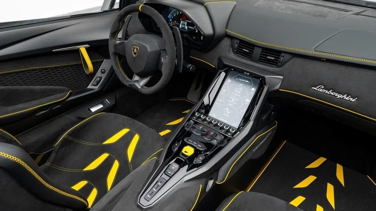 2017 Lamborghini Centenario Roadster LP 770-4 angeboten von einem Fachhändler in Dubai, Vereinigte Arabische Emirate, Foto 14 von 25